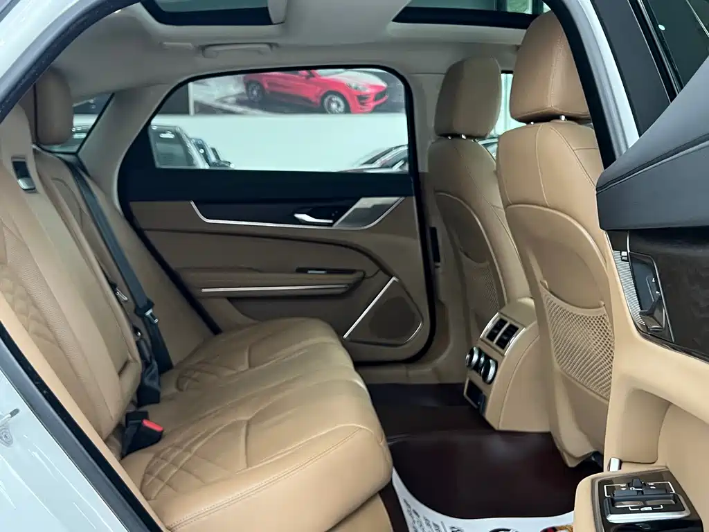 Jaguar XFL 2023 XFL 2.0T P250 two-wheel drive exclusive luxury version купить на сайте DeffCars
