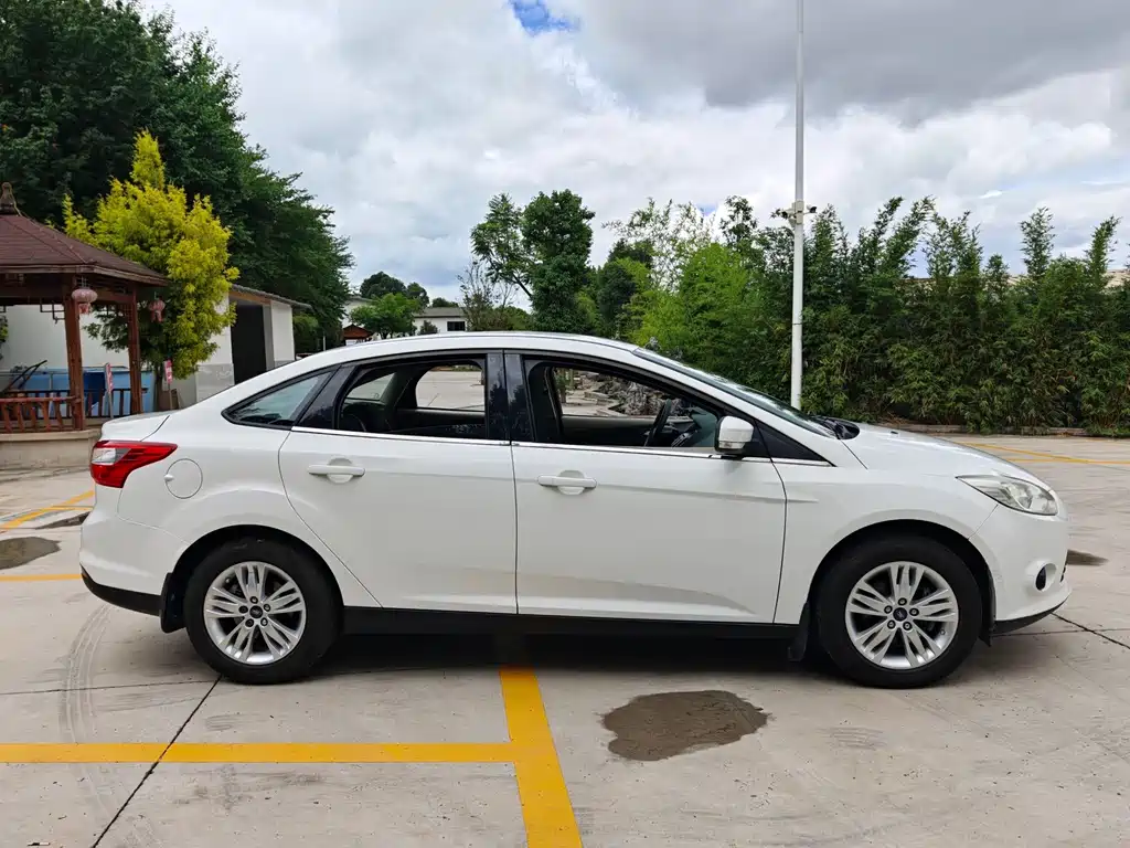 Focus 2012 Car 1.6L Automatic Comfort Edition купить на сайте DeffCars