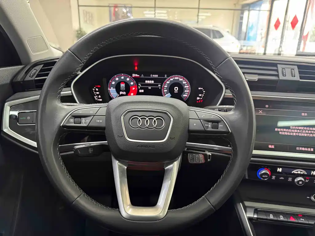 Audi Q3 2022 35 TFSI aggressive and dynamic купить на сайте DeffCars