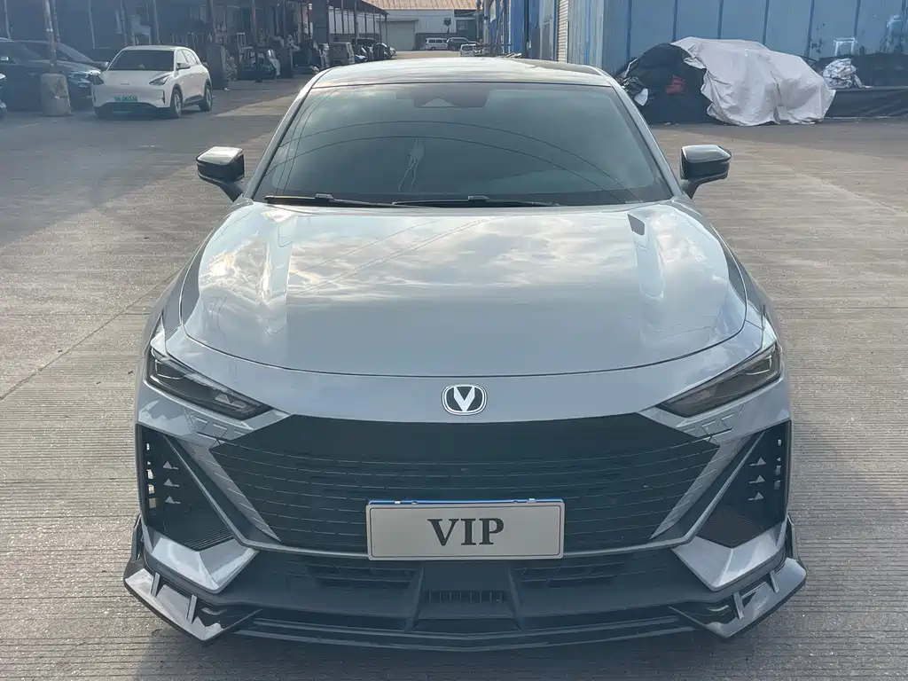 Changan UNI-V 2023 1.5T premium model купить на сайте DeffCars