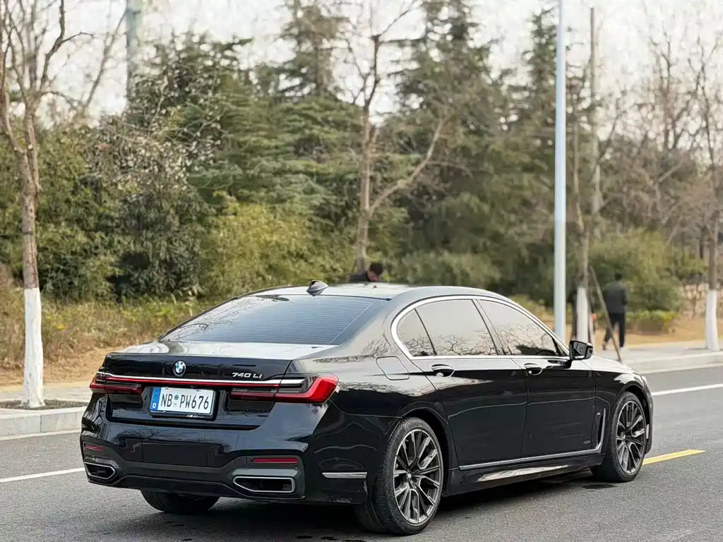 BMW 7 Series 2021 740Li Leading M Sports Package купить на сайте DeffCars