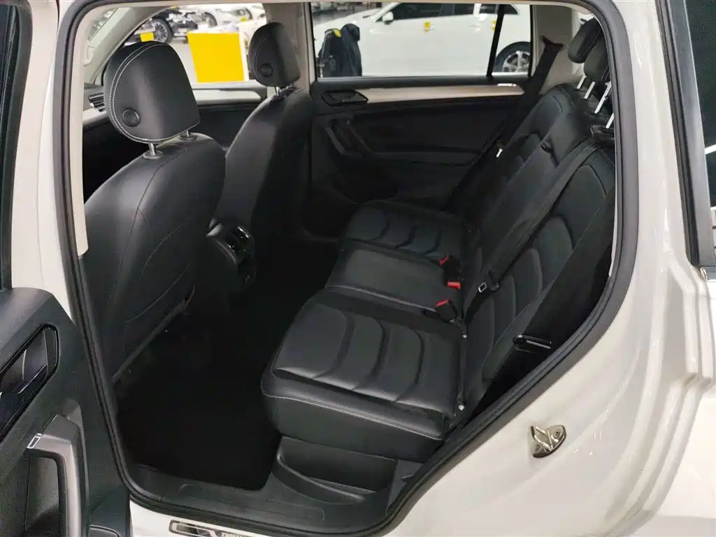 Tiguan L 2017 330TSI automatic two-wheel drive comfort version купить на сайте DeffCars