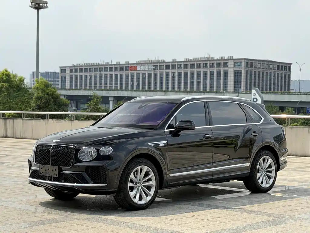 Bentayga 2024 4.0T V8 long wheelbase version купить на сайте DeffCars