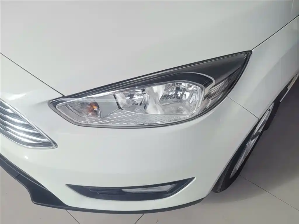 Focus 2018 sedan classic 1.6L automatic stylish smart mobility version купить на сайте DeffCars
