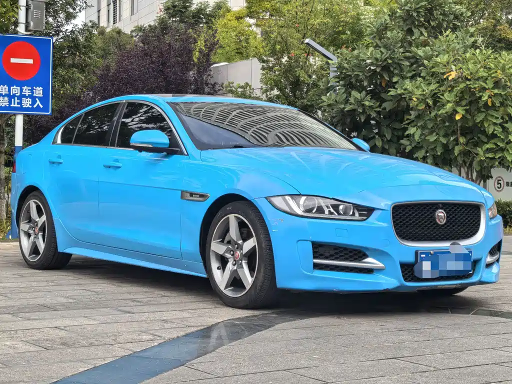 Jaguar XE 2015款 2.0T 200PS R-Sport купить на сайте DeffCars