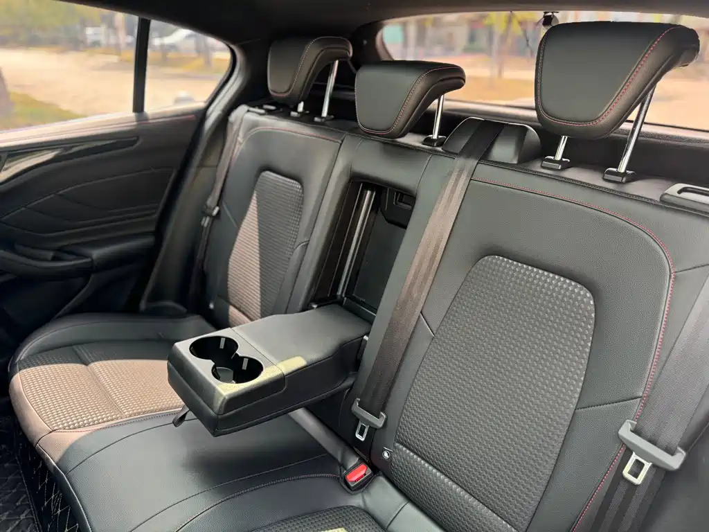 Focus 2021 Hatchback EcoBoost 180 Automatic ST Line купить на сайте DeffCars