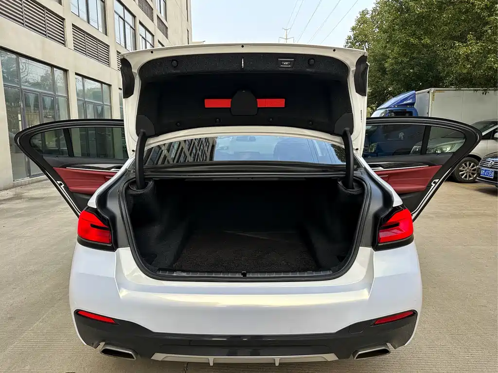 BMW 5 Series 2022 525Li M Sports Package купить на сайте DeffCars