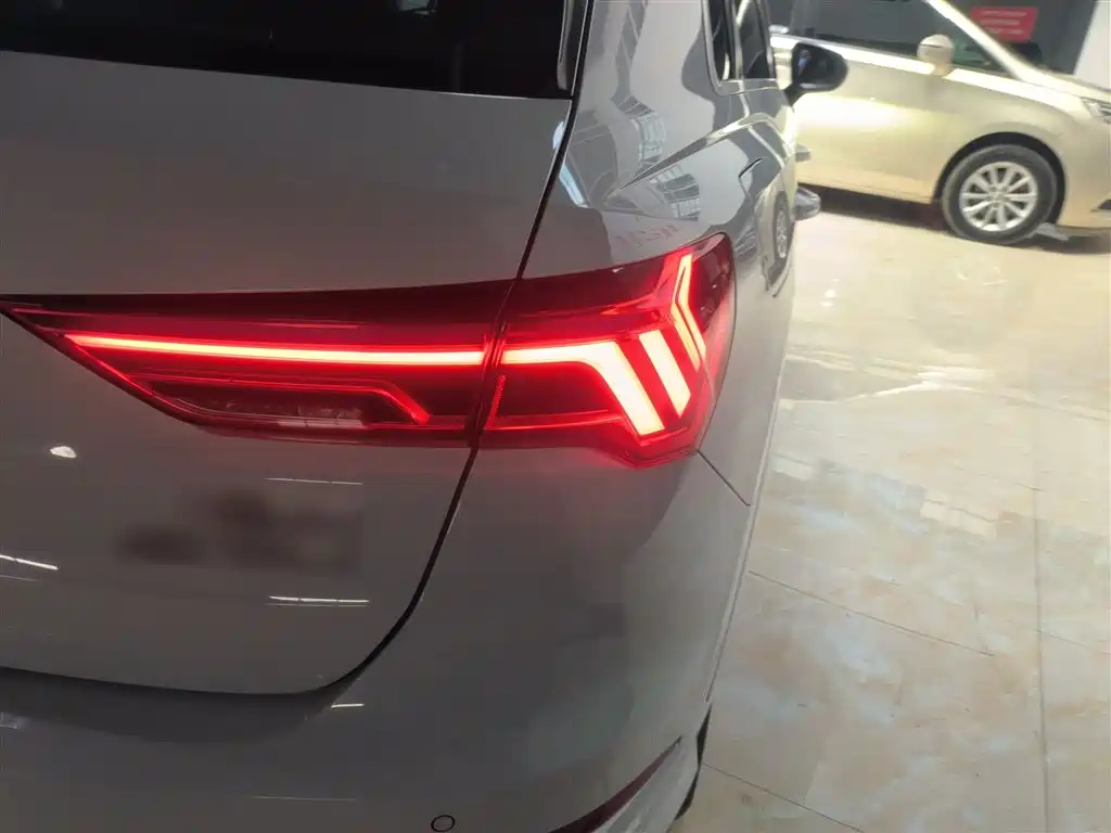 Audi Q3 2022 40 TFSI Fashionable and Dynamic купить на сайте DeffCars