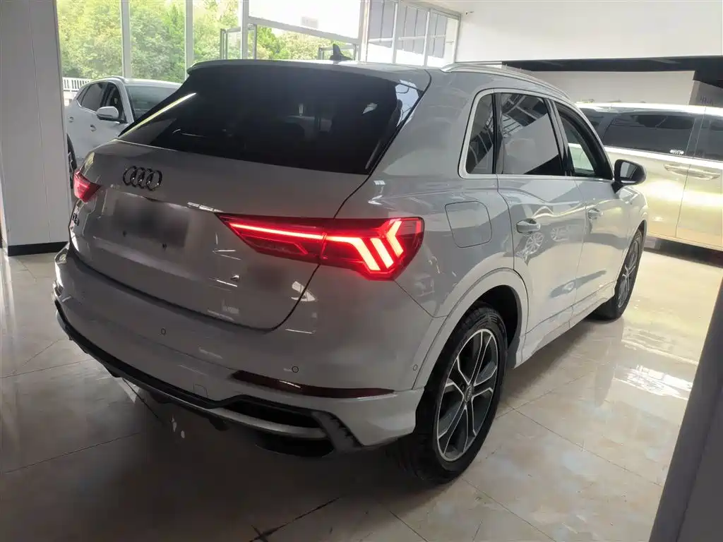 Audi Q3 2022 40 TFSI Fashionable and Dynamic купить на сайте DeffCars