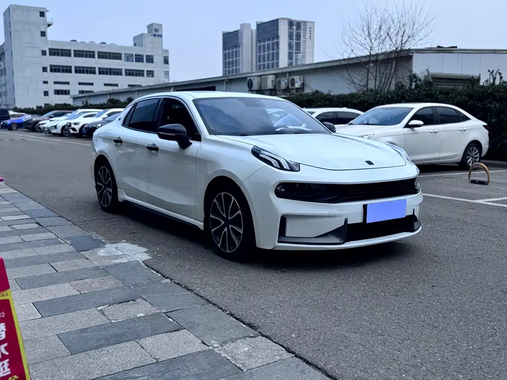 Lynk & Co 03 2019 2.0TD automatic version купить на сайте DeffCars