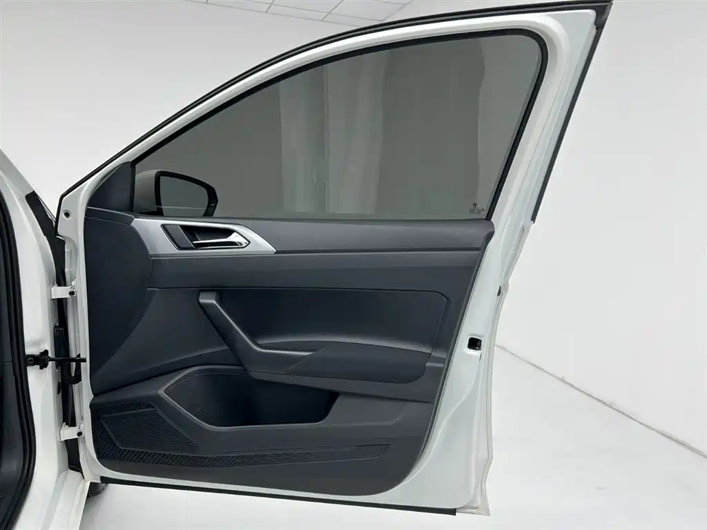 Polo 2021 Plus 1.5L Automatic Panoramic Enjoyment Edition купить на сайте DeffCars