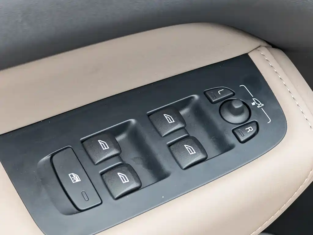 Volvo XC60 2026 B5 four-wheel drive Zhiyuan Sports Edition купить на сайте DeffCars