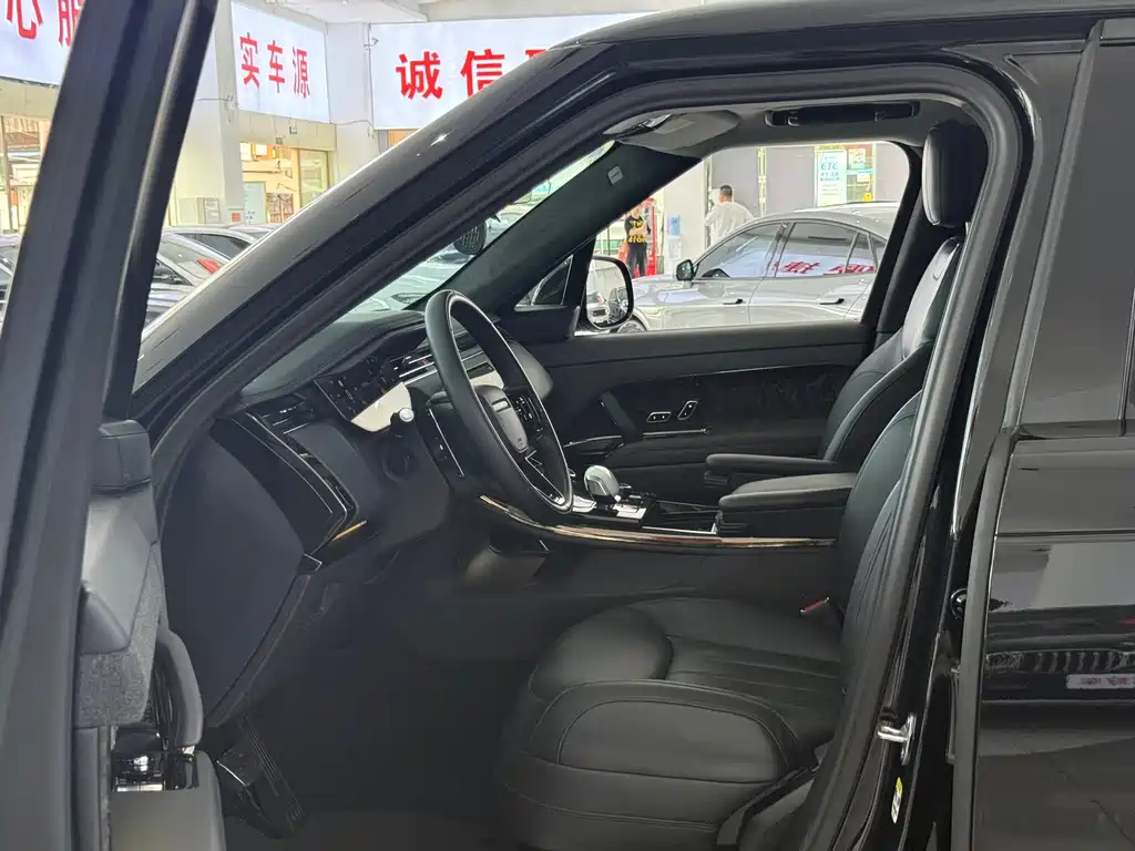 Range Rover Sport 2023 400PS First Edition купить на сайте DeffCars