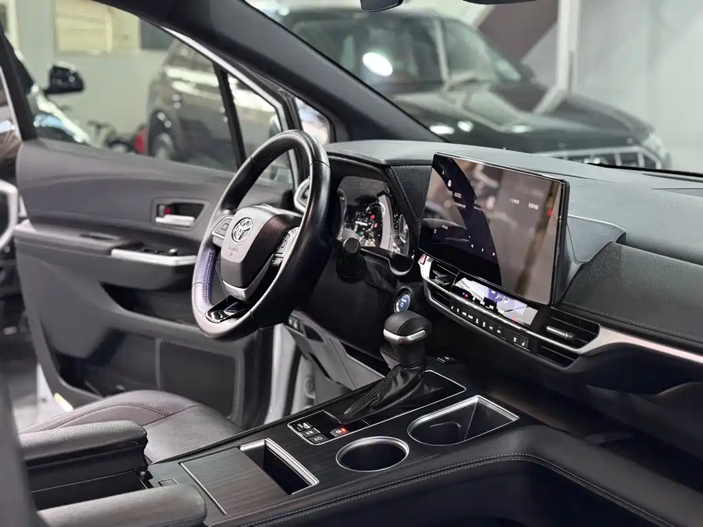 SIENNA 2024 2.5L Hybrid Premium Edition купить на сайте DeffCars