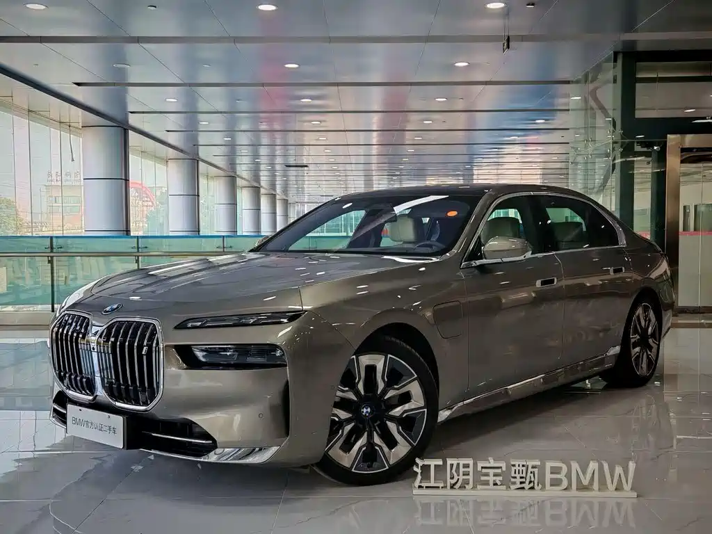 BMW i7 2023 xDrive60L Luxury Package купить на сайте DeffCars