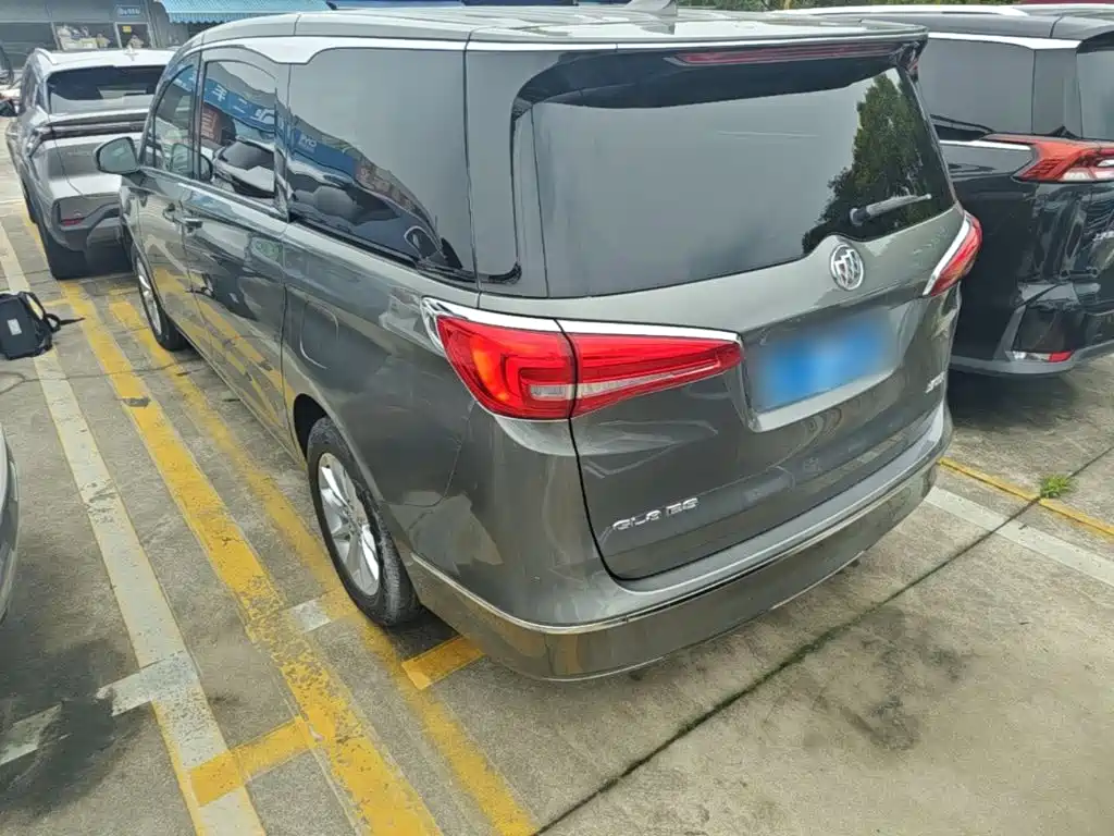 Buick GL8 2017 ES 28T Exclusive Type National V купить на сайте DeffCars
