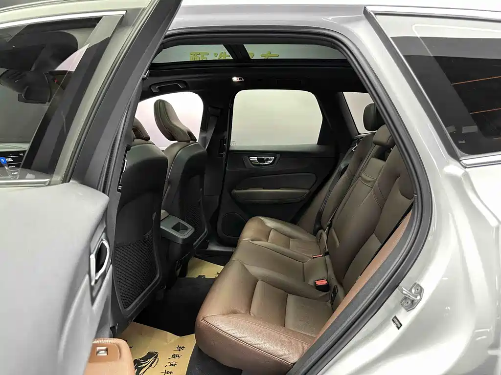 Volvo XC60 2021 T5 four-wheel drive Zhiyi Luxury Edition купить на сайте DeffCars