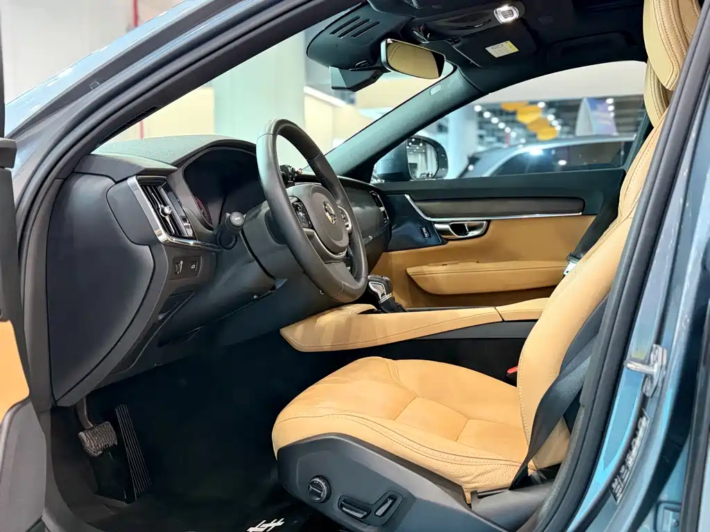 Volvo V90 2019 Cross Country T5 AWD Zhiyuan Edition National VI купить на сайте DeffCars