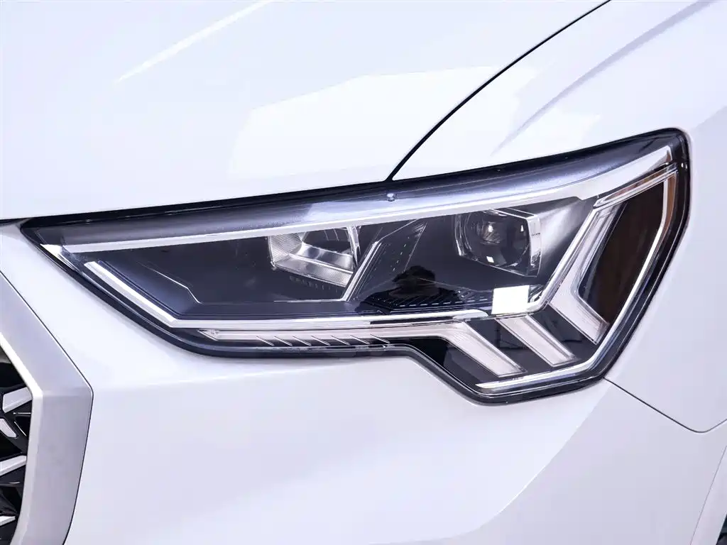 Audi Q3 2024 35 TFSI Fashionable and Dynamic купить на сайте DeffCars