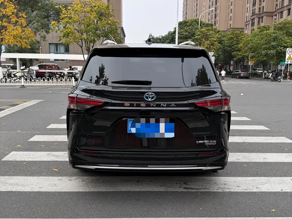 SIENNA 2023 2.5L Hybrid Premium Edition купить на сайте DeffCars
