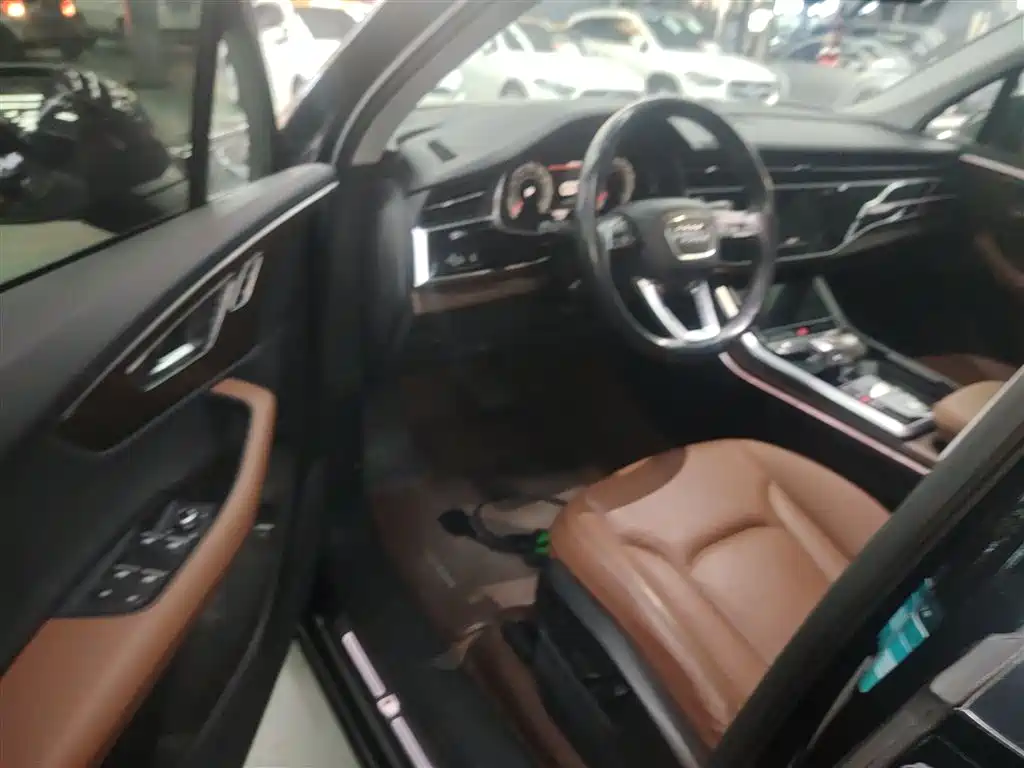 Audi Q7 2021 55 TFSI quattro S line sports version купить на сайте DeffCars