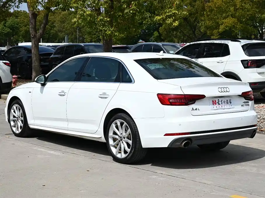 Audi A4L 2017 40 TFSI Fashion Type купить на сайте DeffCars