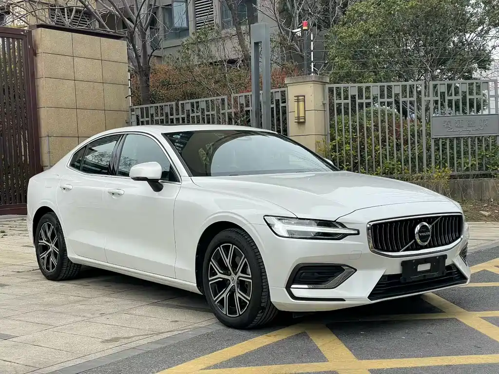 Volvo S60 2024 B4 Zhiyi Luxury Edition купить на сайте DeffCars