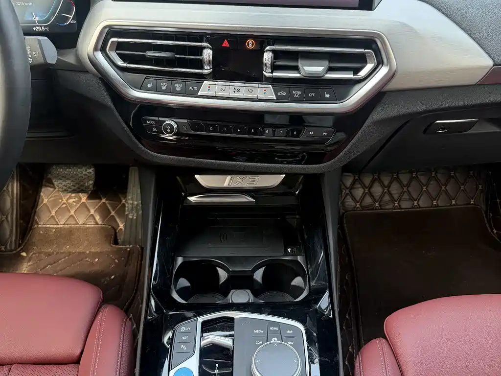 BMW iX3 2024 innovative model купить на сайте DeffCars