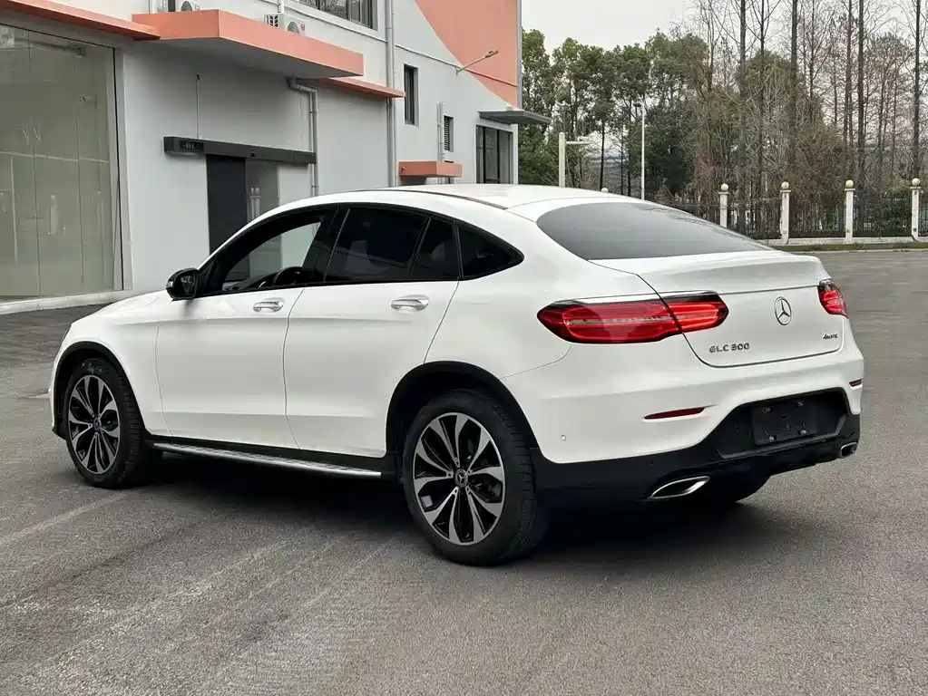 Mercedes-Benz GLC Coupe 2017 GLC 300 4MATIC Coupe SUV купить на сайте DeffCars