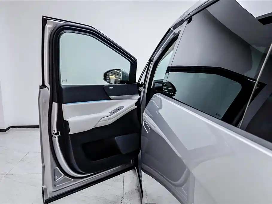 Xpeng X9 2024 640 four-wheel drive high performance Max купить на сайте DeffCars