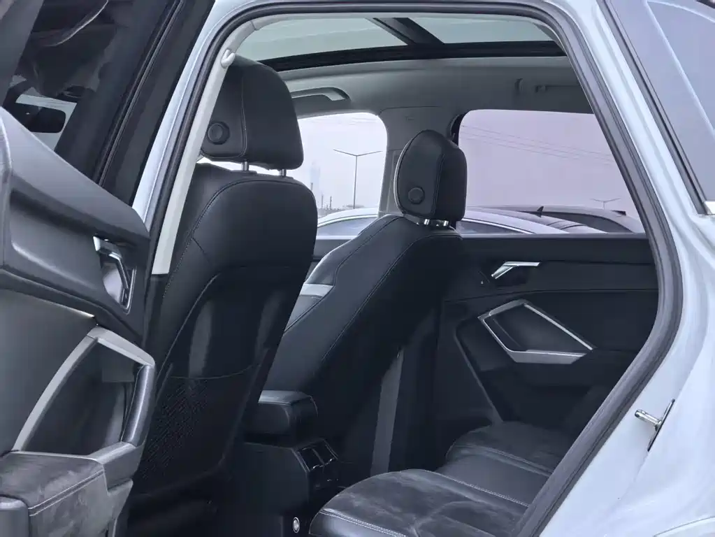 Audi Q3 2021 35 TFSI Fashionable and Dynamic купить на сайте DeffCars