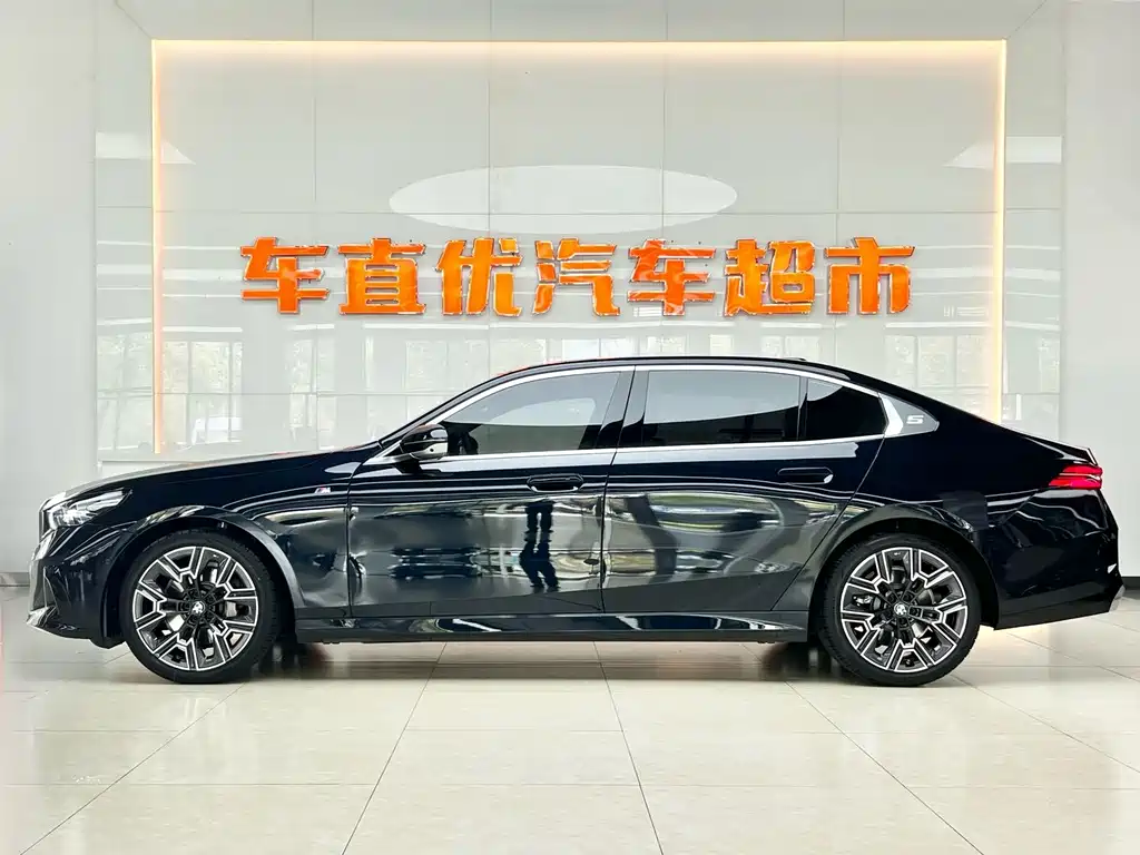 BMW 5 Series 2024 530Li Exclusive M Sports Package купить на сайте DeffCars