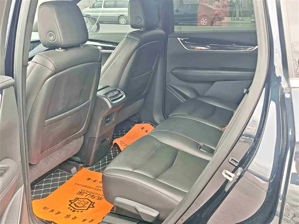 Cadillac XT6 2022 2.0T seven-seat two-wheel drive luxury model купить на сайте DeffCars