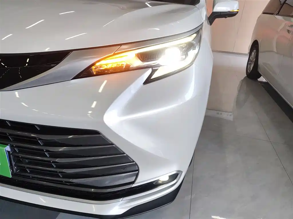 SIENNA 2023 2.5L Hybrid Deluxe Edition купить на сайте DeffCars