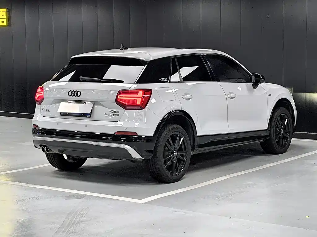 Audi Q2L 2018 35 TFSI launches exclusive version, National VI купить на сайте DeffCars