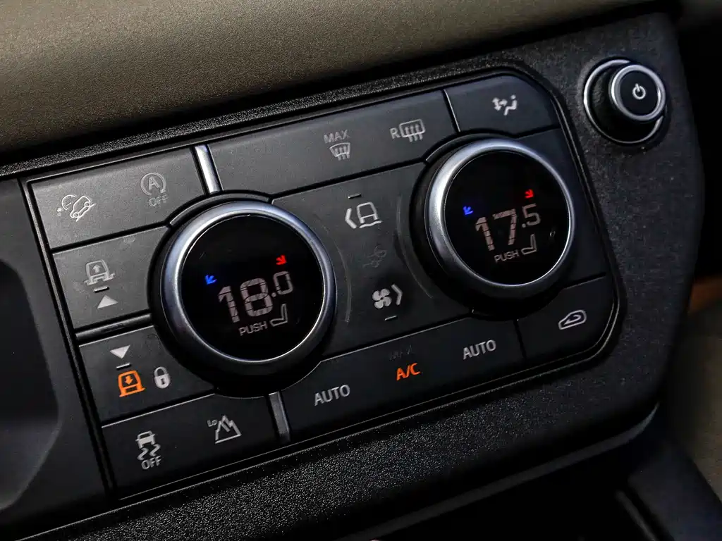 Land Rover Defender 2021 90 P400 Classic Reissue купить на сайте DeffCars