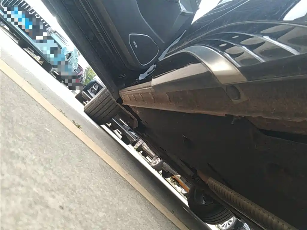 Hongqi HS5 2023 2.0T Qixiang Pro version купить на сайте DeffCars