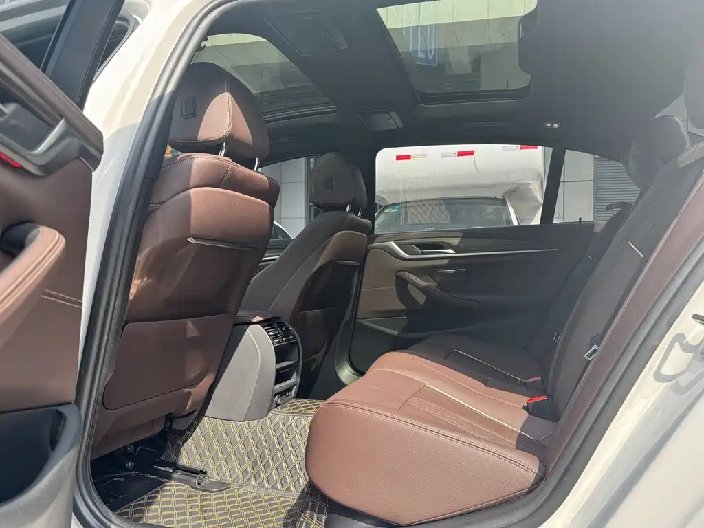 BMW 5 Series 2022 facelift 530Li leading M sports package купить на сайте DeffCars