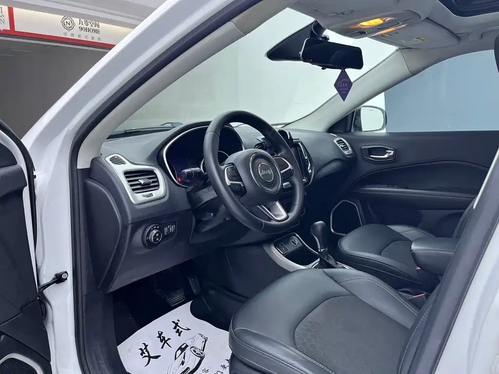 Compass 2017 200T Automatic Joy Edition купить на сайте DeffCars