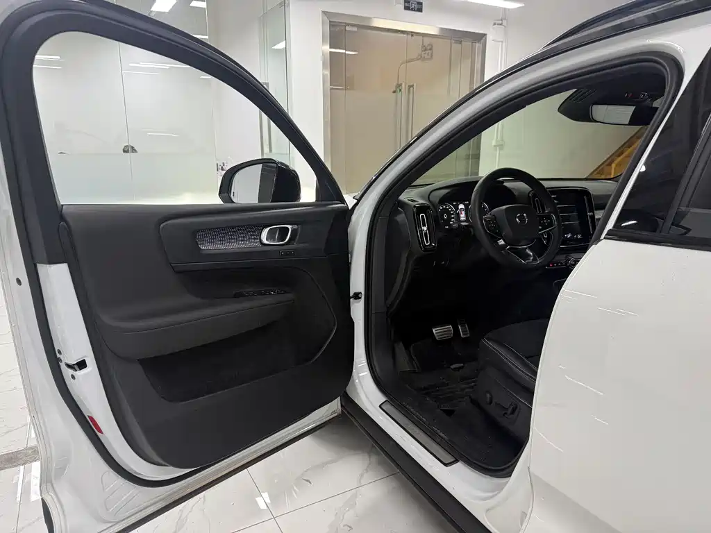 Volvo XC40 2020 T4 four-wheel drive Zhiyuan Sport Edition купить на сайте DeffCars
