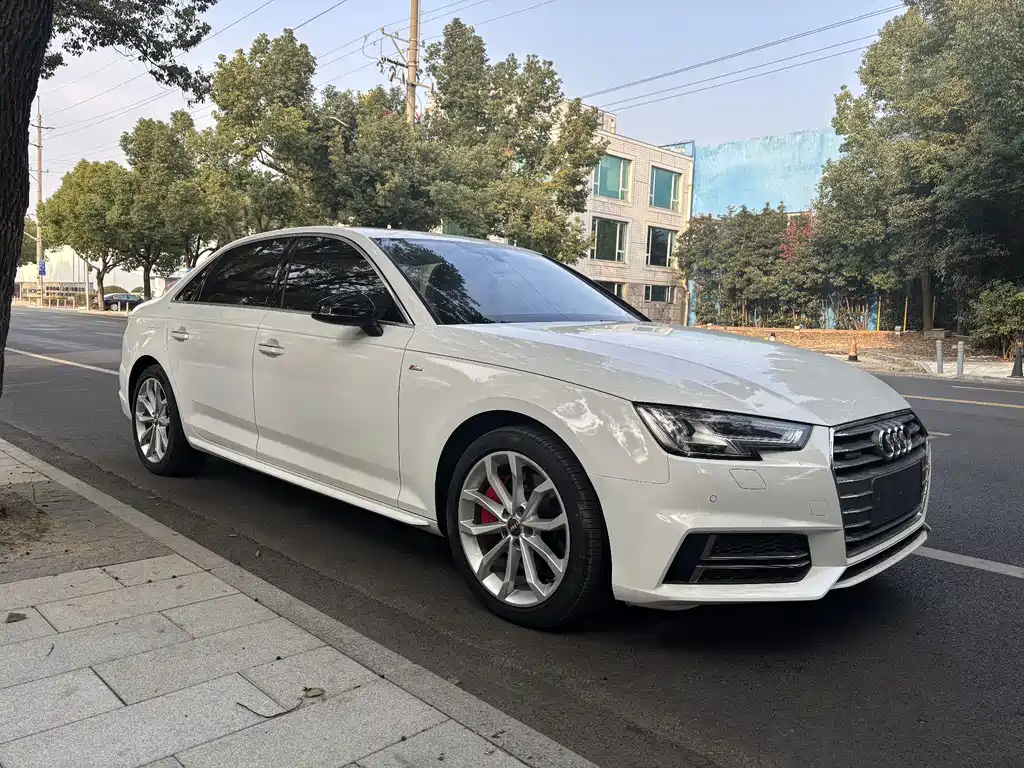 Audi A4L 2018 30th anniversary model 45 TFSI quattro personalized sports version купить на сайте DeffCars
