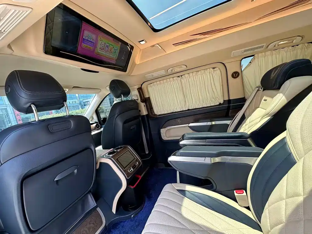 Mercedes-Benz V-Class 2021 V 260 L Long Wheelbase Premium Edition купить на сайте DeffCars