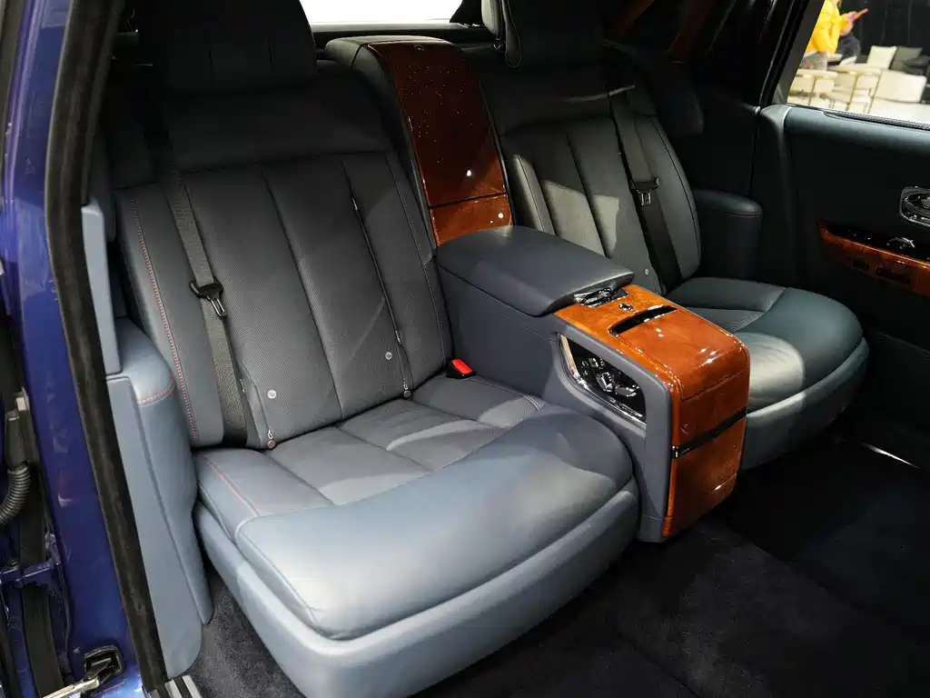 Phantom 2018 6.7T long wheelbase version купить на сайте DeffCars