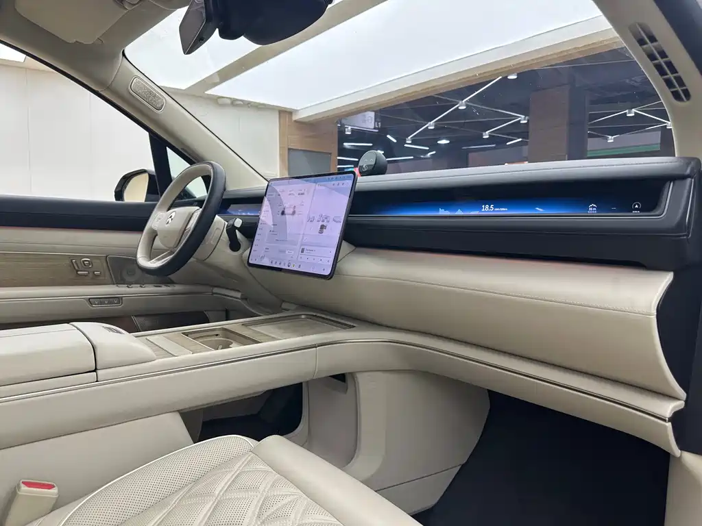 NIO ES8 2026 Six-seater Executive Signature Edition купить на сайте DeffCars