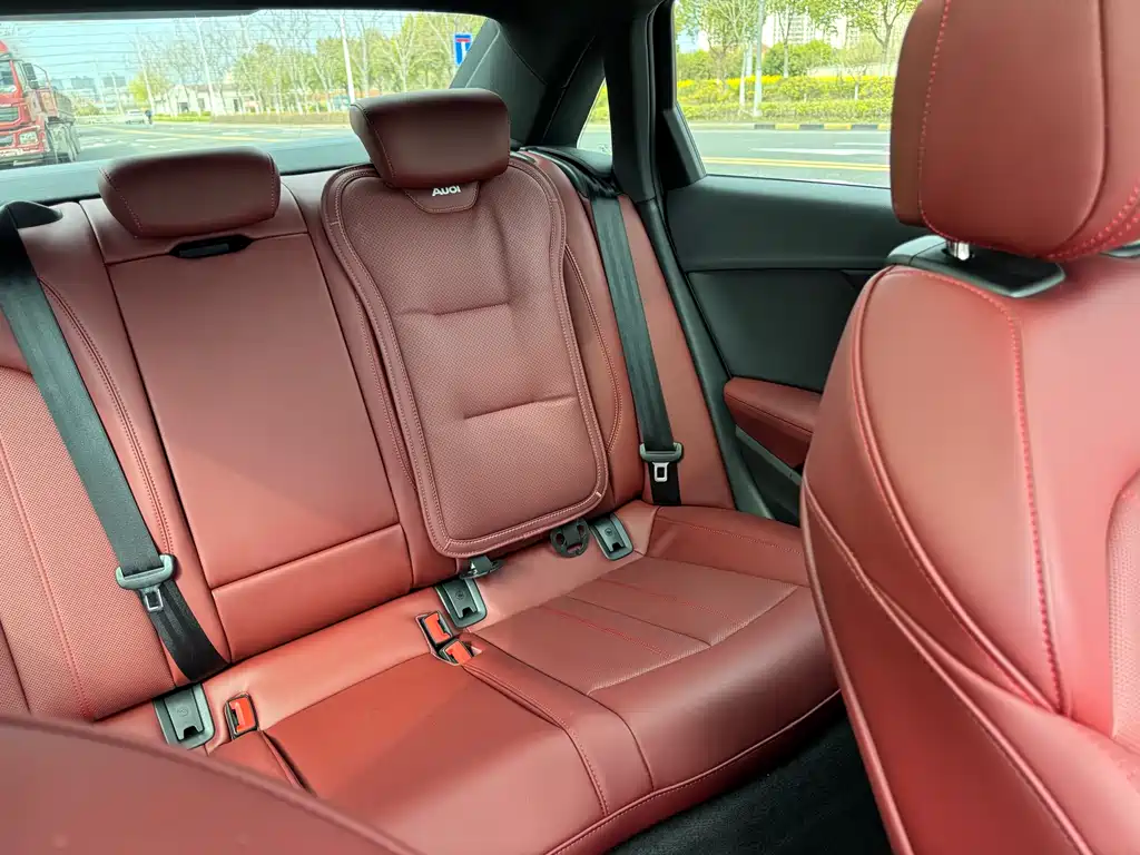 Audi A4L 2025 model 2 million Yuexiang version 40 TFSI luxury and dynamic model купить на сайте DeffCars