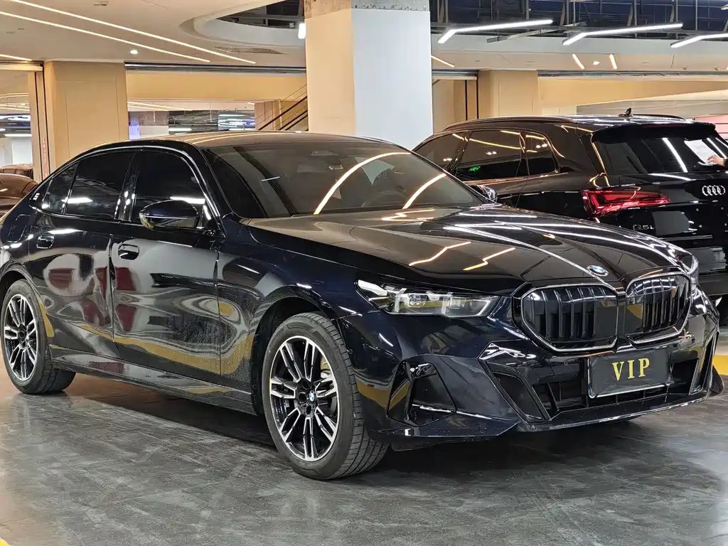 BMW 5 Series 2025 530Li Leading M Sports Package купить на сайте DeffCars