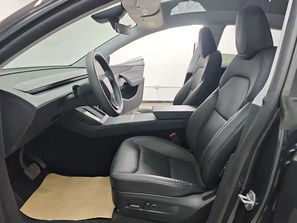 Model Y 2025 rear-wheel drive version купить на сайте DeffCars