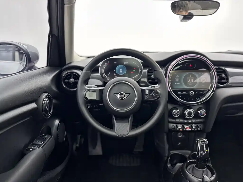 MINI 2023 1.5T ONE five-door version купить на сайте DeffCars