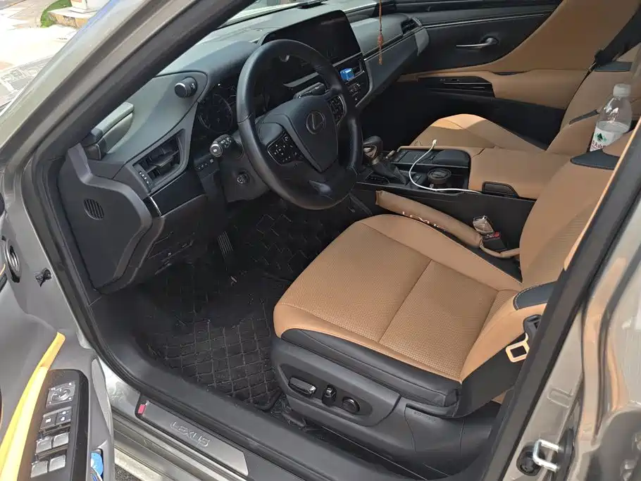 Lexus ES 2021 300h Excellence Edition купить на сайте DeffCars