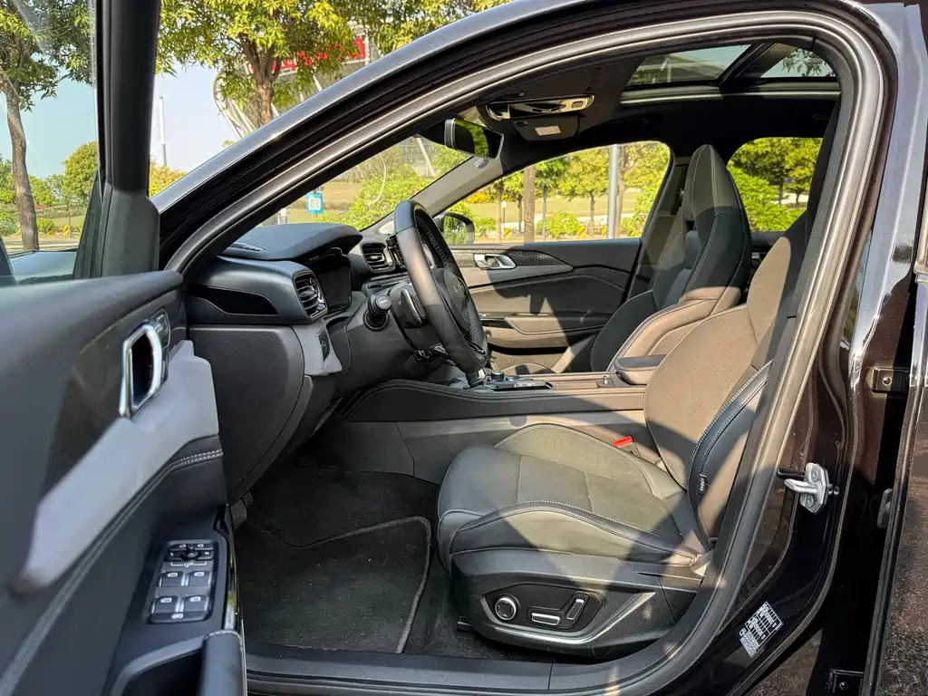 Lynk & Co 03 2022 1.5TD DCT Pro купить на сайте DeffCars